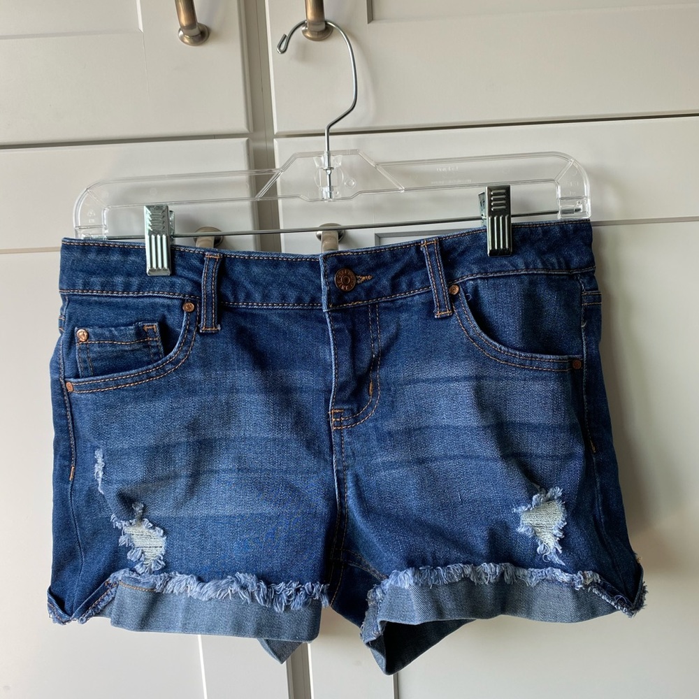Celebrity Pink women’s distressed denim shorts